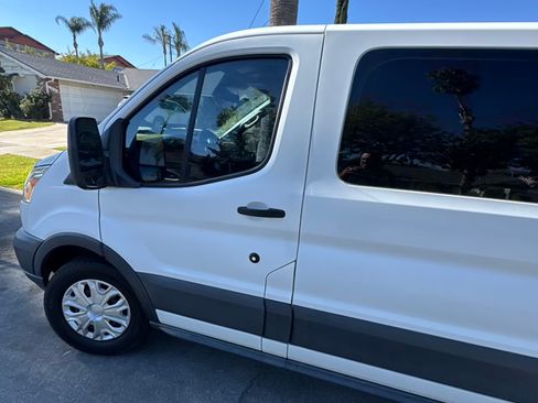 Used 2018 Ford Transit 150 XLT RWD image 5