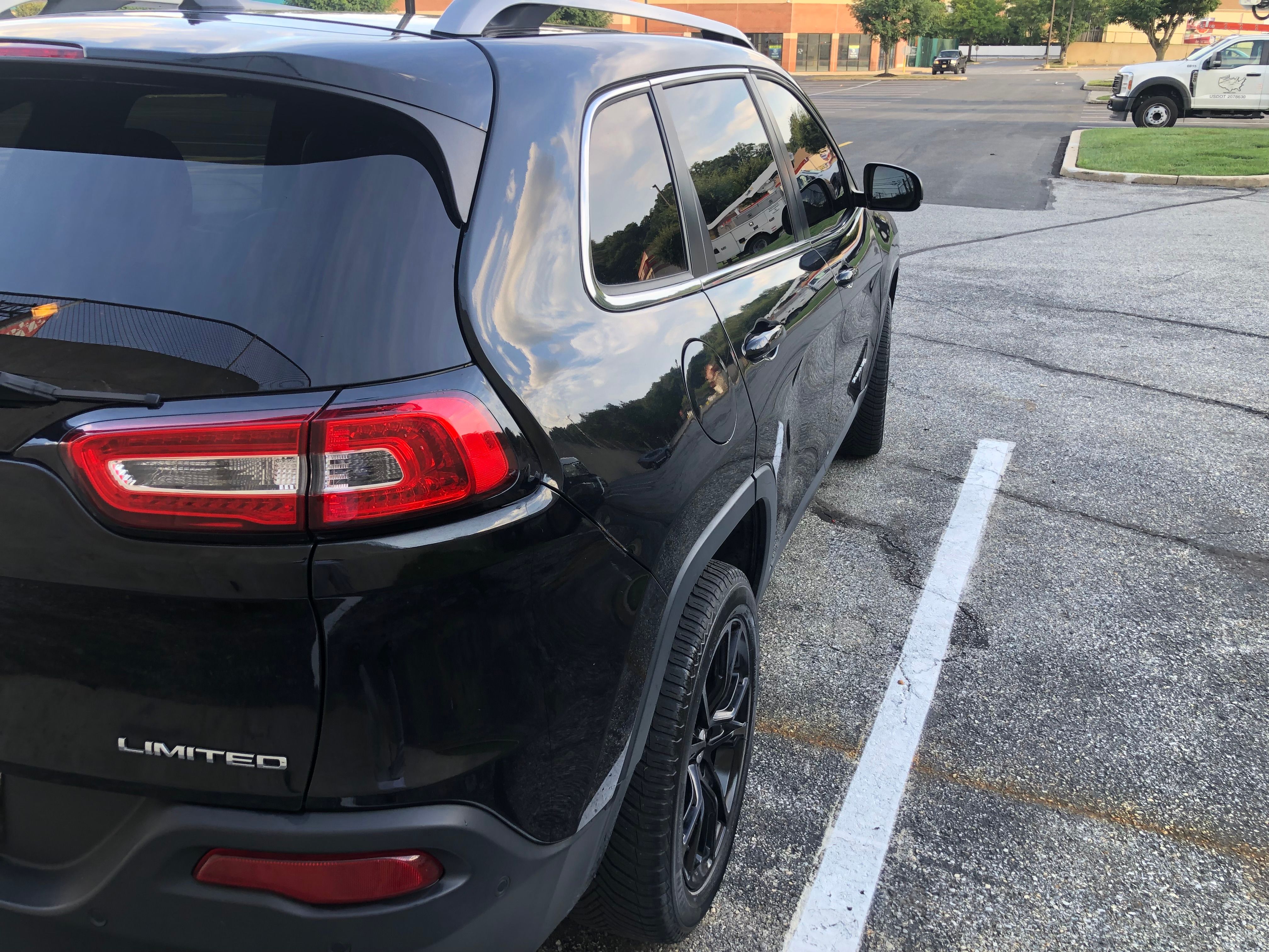 Used 2014 Jeep Cherokee Limited w/ Technology Group AWD/4WD image 6