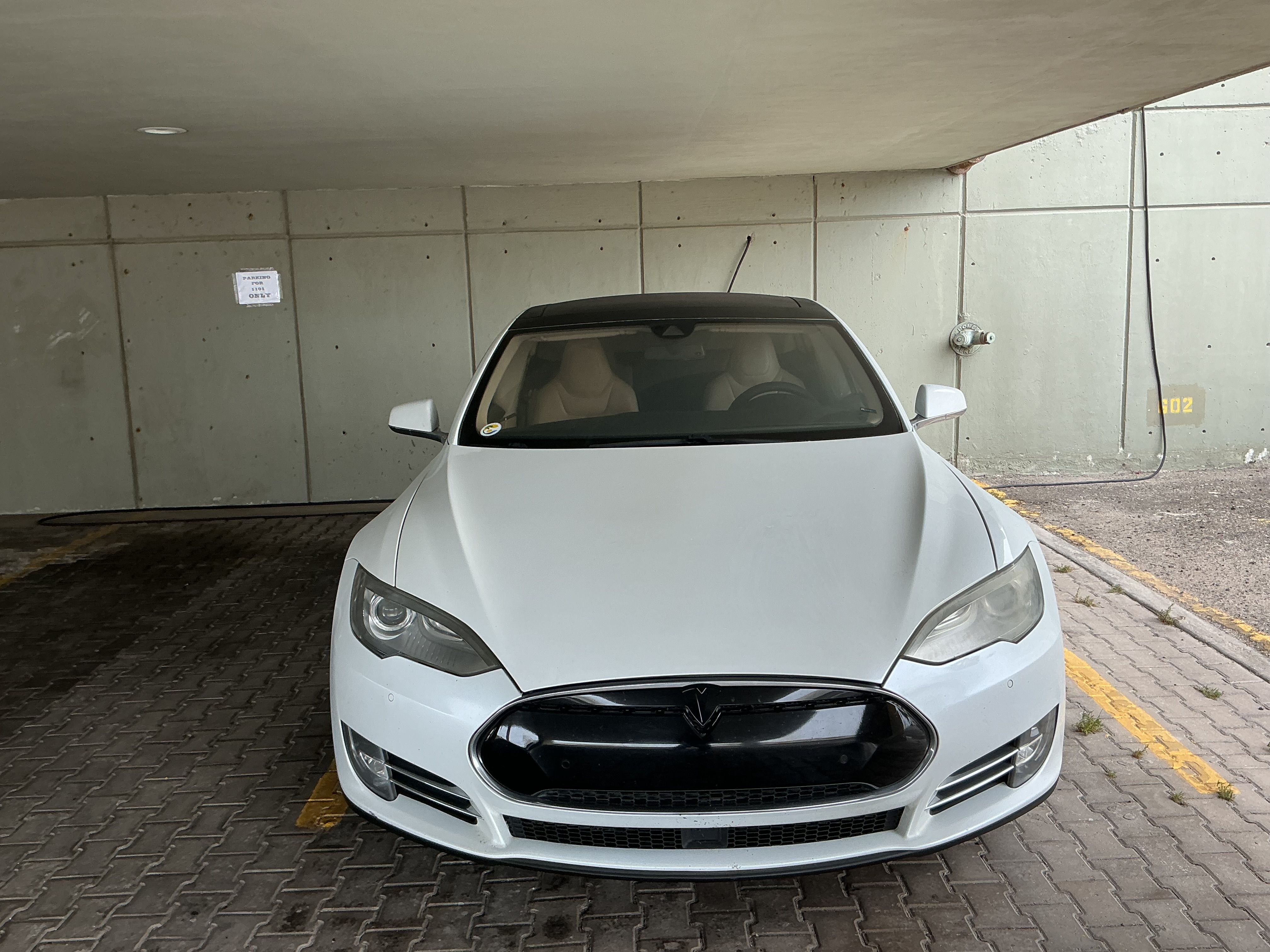 Used 2014 Tesla Model S 60 RWD image 1
