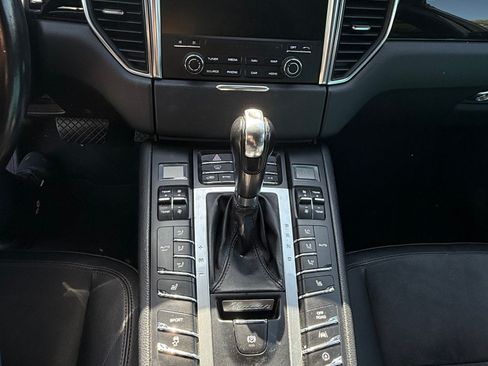 Used 2018 Porsche Macan Sport Edition AWD/4WD image 13