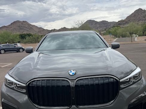 Used 2022 BMW 740i w/ M Sport Package image 2