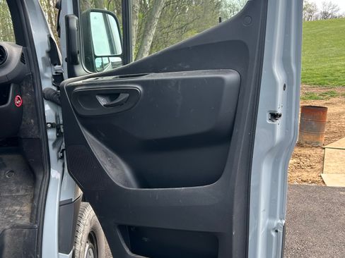 Used 2024 Mercedes-Benz Sprinter 2500 image 12