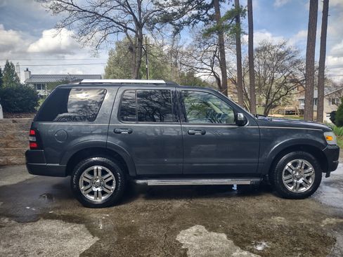 Used 2010 Ford Explorer Limited image 1