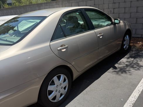 Used 2004 Toyota Camry XLE FWD image 2