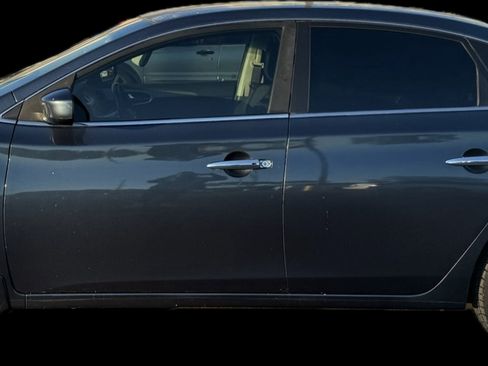 Used 2015 Nissan Sentra SV image 2