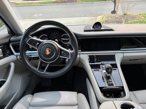 Used 2018 Porsche Panamera 4 w/ Premium Package image 5