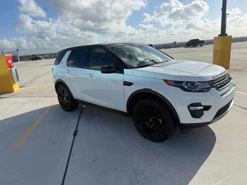 Used 2015 Land Rover Discovery Sport HSE image 4