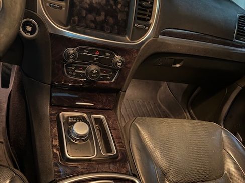 Used 2017 Chrysler 300 C image 12