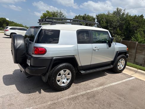 Used 2008 Toyota FJ Cruiser 4WD image 2