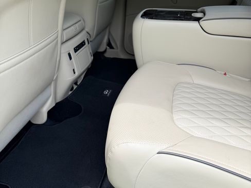 Used 2024 INFINITI QX80 Sensory AWD/4WD image 11