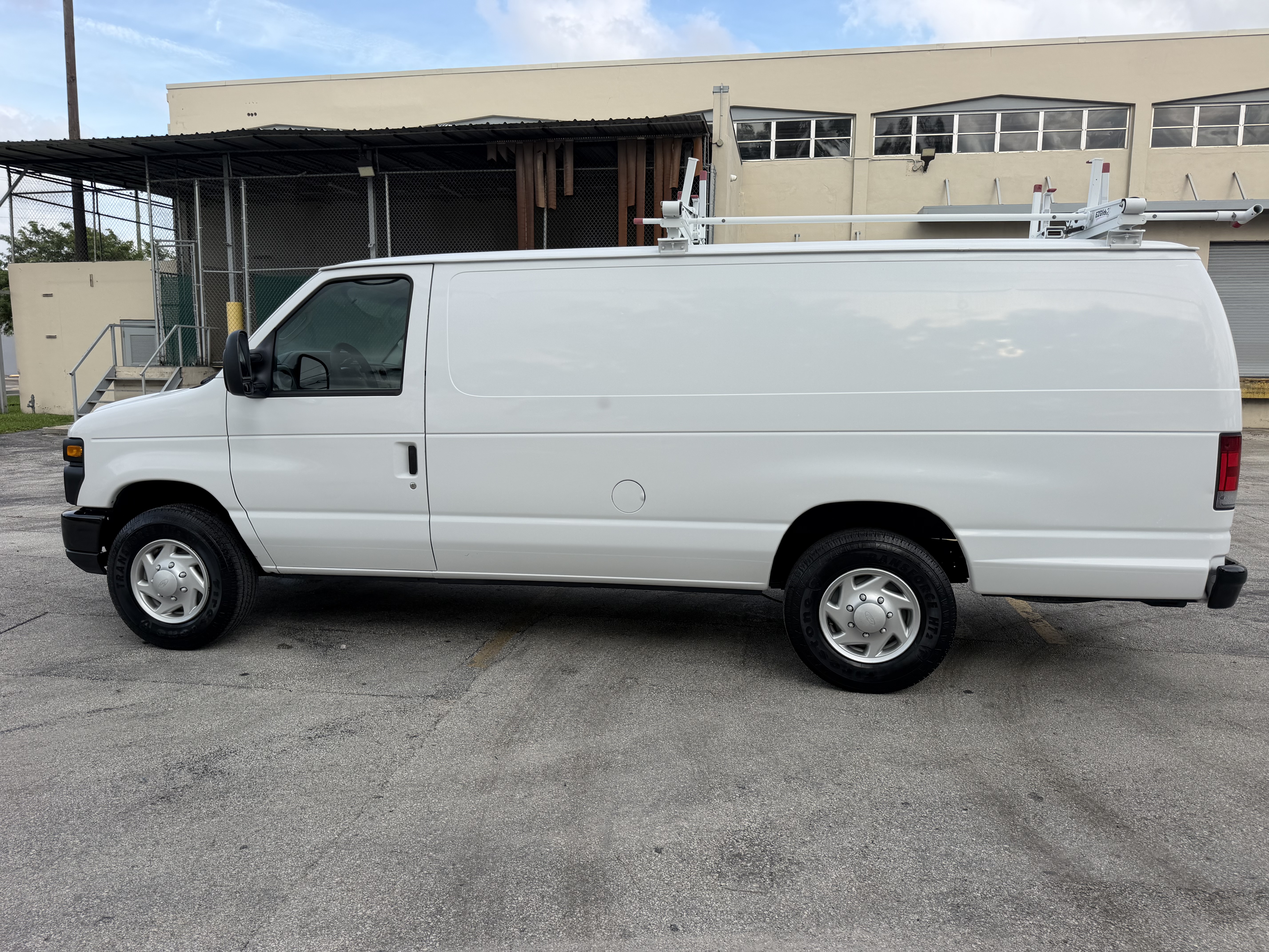 Used 2013 Ford E-250 and Econoline 250 Extended RWD image 9