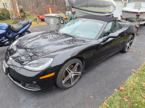 Used 2006 Chevrolet Corvette Convertible w/ Preferred Equipment Group image 2