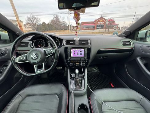 Used 2015 Volkswagen Jetta GLI SE image 12