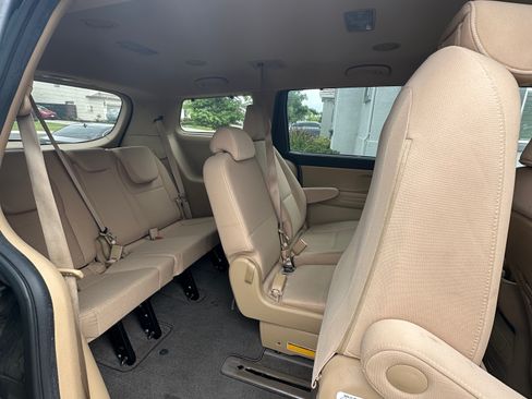 Used 2016 Kia Sedona LX w/ LX Convenience Package image 10
