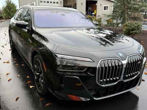 Used 2024 BMW i7 M70 image 13