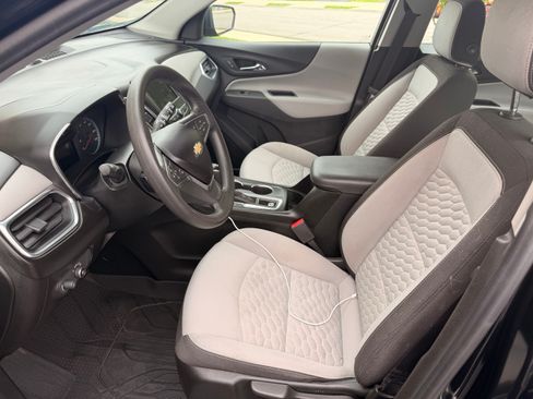 Used 2020 Chevrolet Equinox LS w/ LPO, Floor Liner Package FWD image 6