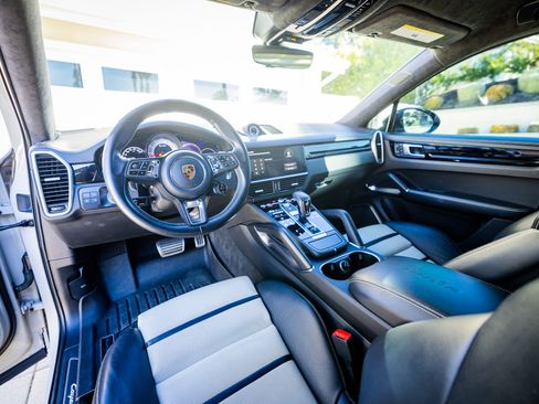 Used 2022 Porsche Cayenne Turbo image 19