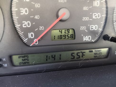 Used 2000 Volvo V70 SE image 11