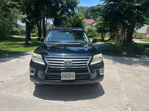 Used 2013 Lexus LX 570 4WD w/ Luxury Pkg w/Pre-crash image 2