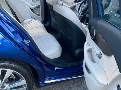 Used 2018 Mercedes-Benz C 300 Sedan image 10