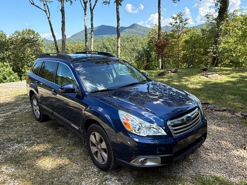 Used 2011 Subaru Outback 2.5i Premium AWD/4WD image 1