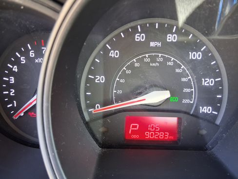 Used 2013 Kia Rio LX FWD image 9
