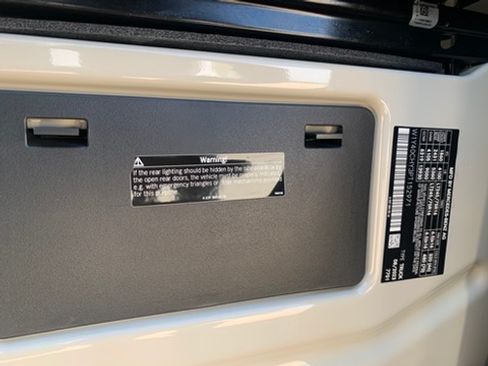 Used 2023 Mercedes-Benz Sprinter 2500 image 9