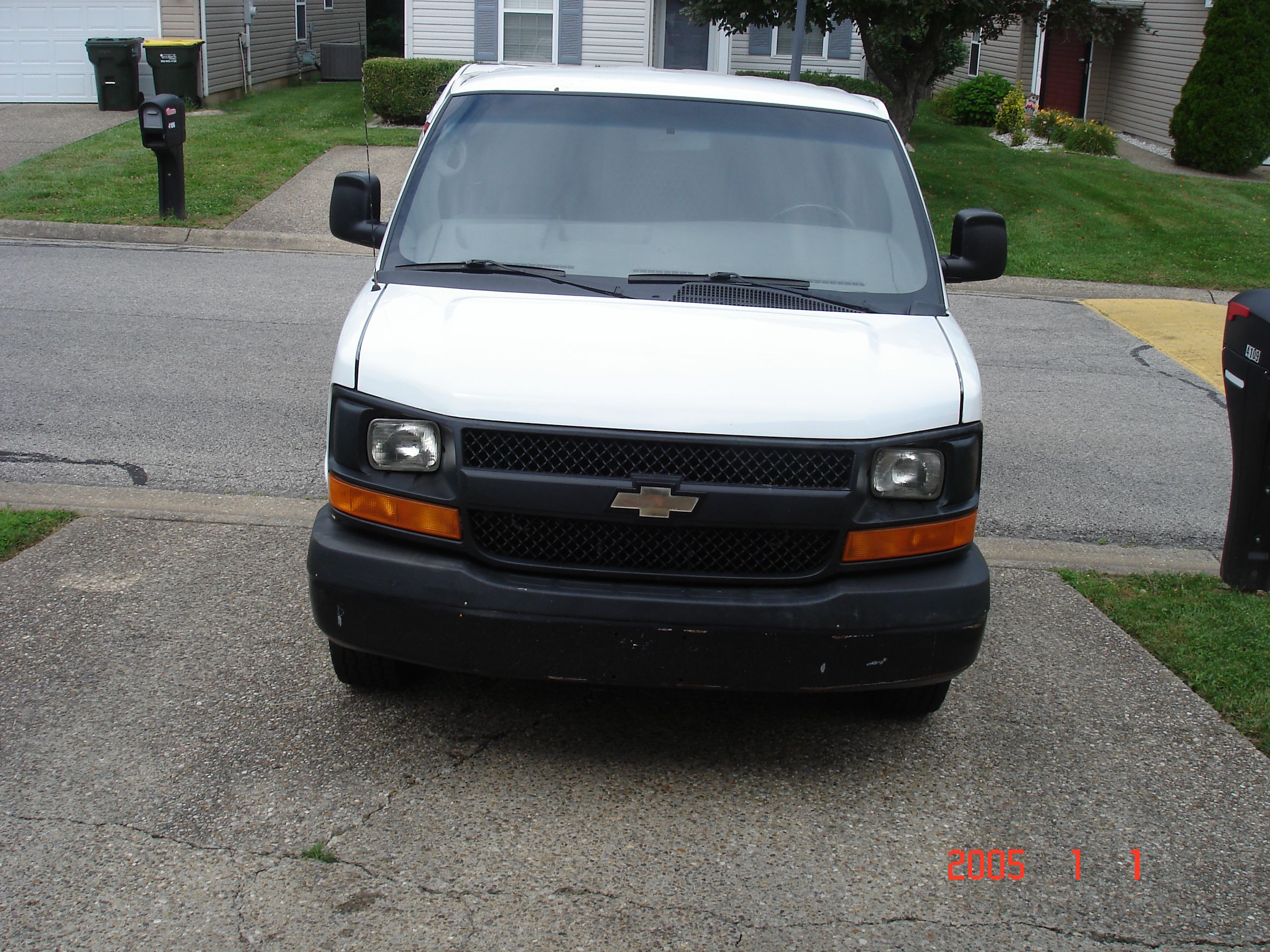 Used 2013 Chevrolet Express 2500 RWD image 1