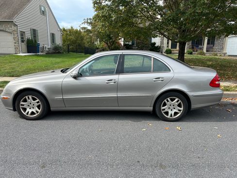 Used 2006 Mercedes-Benz E 350 4MATIC Sedan image 4