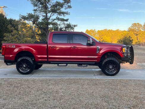 Used 2017 Ford F250 Lariat w/ Lariat Value Package image 1