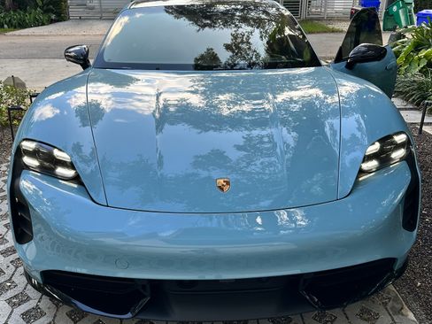 Used 2020 Porsche Taycan image 10