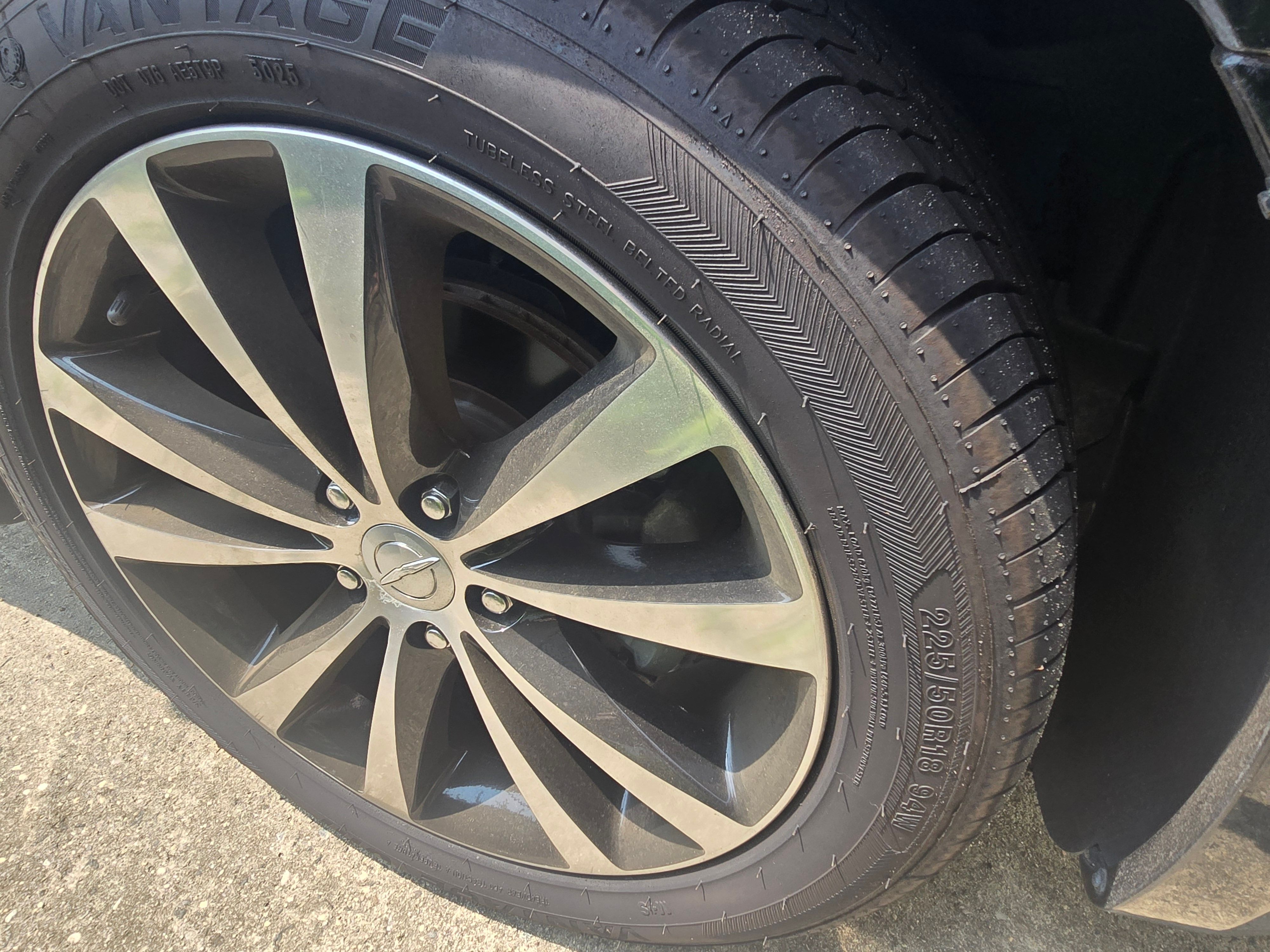 Used 2011 Chrysler 200 S FWD image 14
