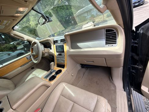 Used 2007 Lincoln Navigator 4WD image 17