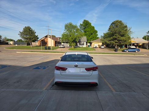 Used 2016 Kia Optima EX image 8