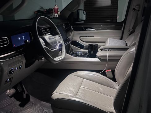 Used 2022 Jeep Wagoneer Series III w/ Premium Group I image 8