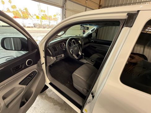Used 2015 Toyota Tacoma PreRunner image 10