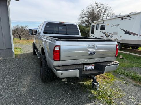 Used 2016 Ford F250 Platinum w/ FX4 Off-Road Package image 4