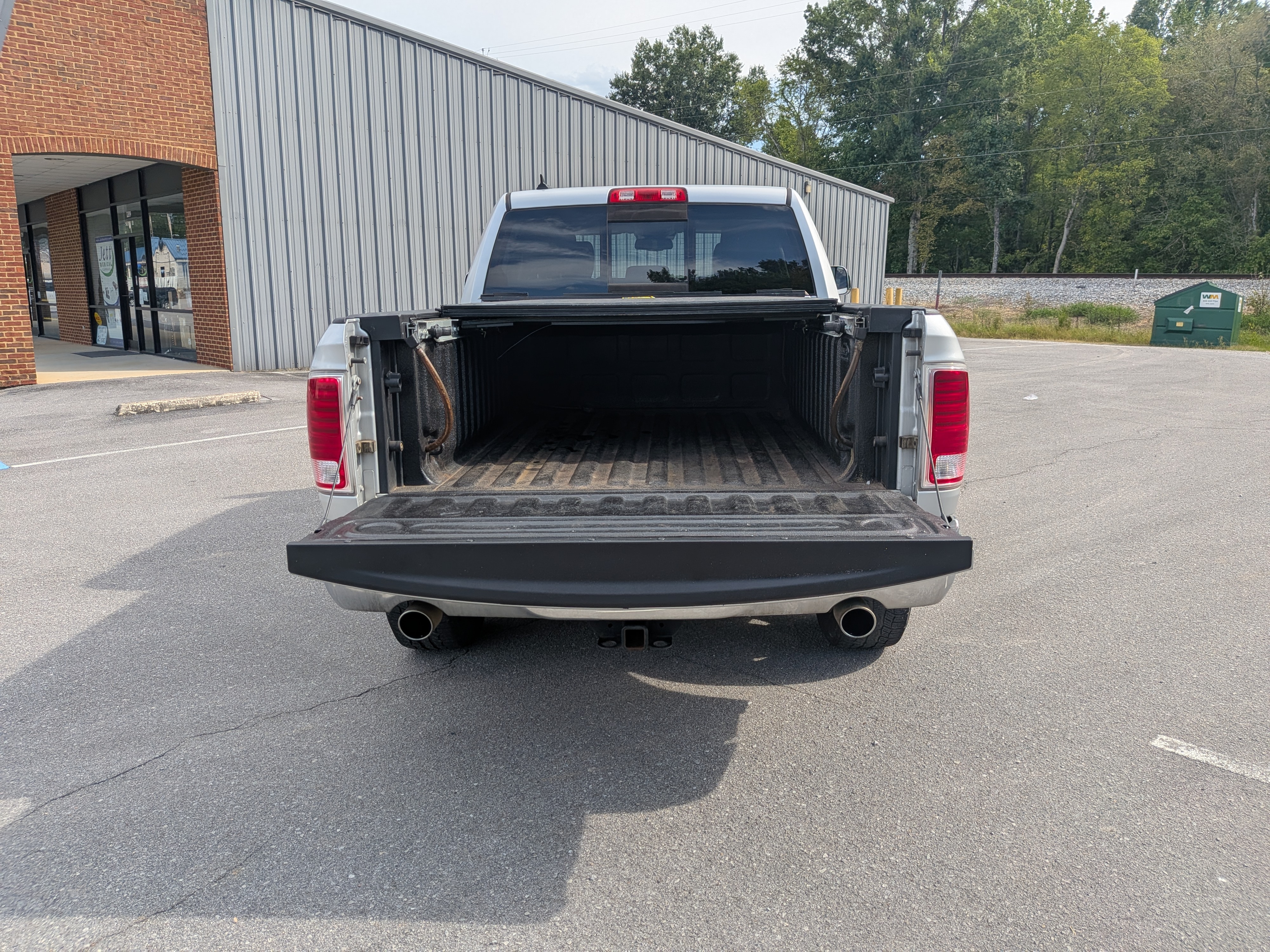 Used 2015 RAM 1500 Laramie AWD/4WD image 9