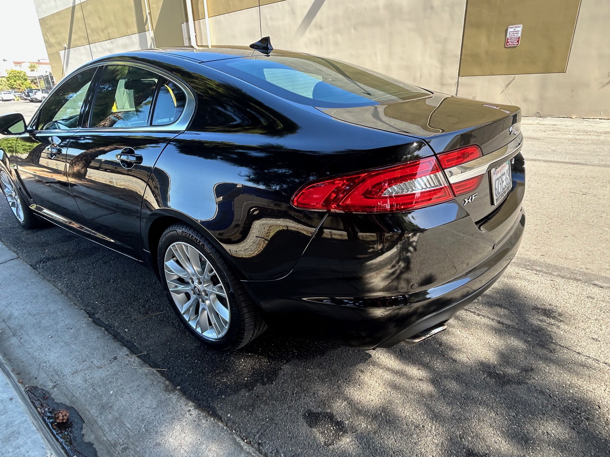Used 2013 Jaguar XF 3.0 RWD image 4