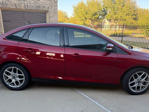 Used 2015 Ford Focus SE w/ Equipment Group 201A image 9