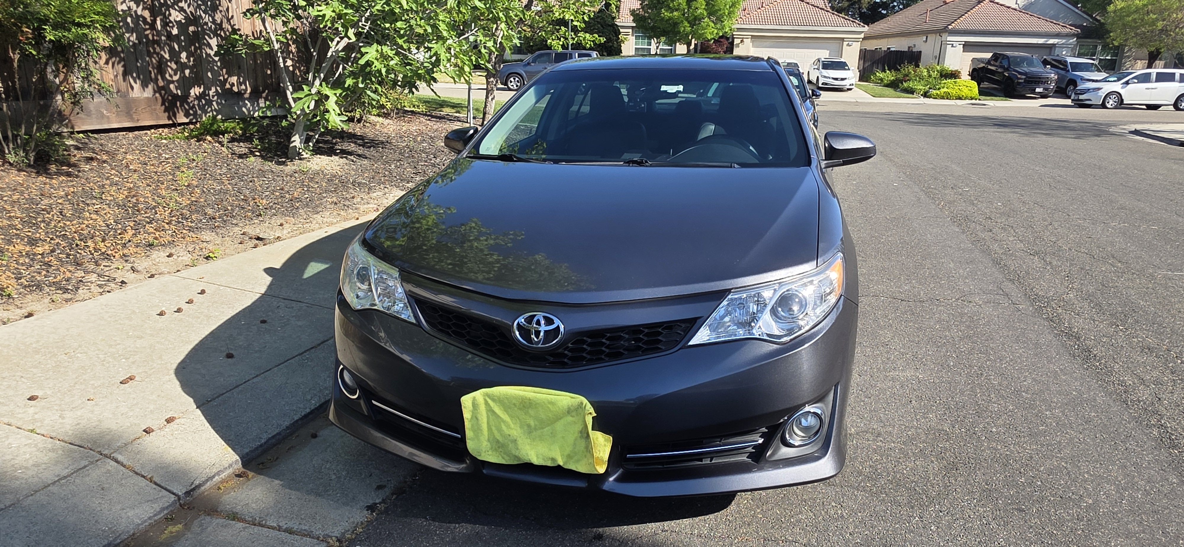Used 2012 Toyota Camry SE w/ Leather Pkg FWD image 1