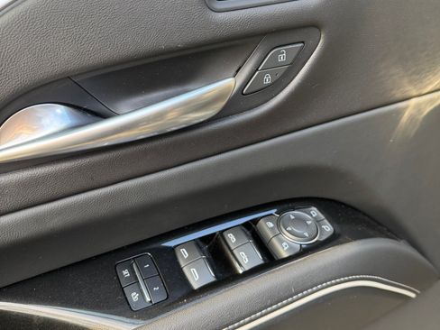 Used 2023 Cadillac Escalade Premium Luxury image 4