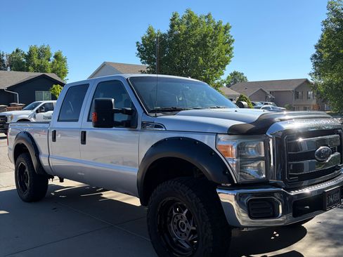 Used 2011 Ford F250 XLT AWD/4WD image 2