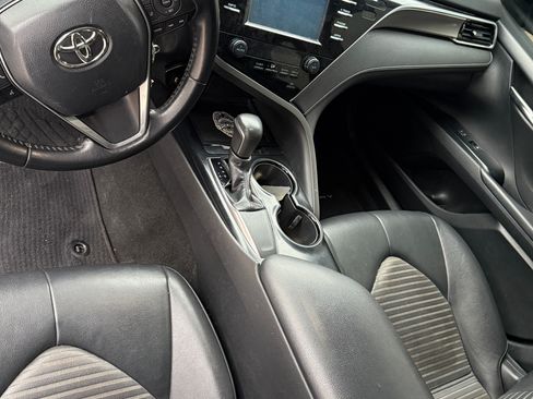 Used 2018 Toyota Camry SE image 9