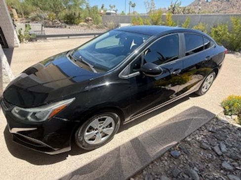 Used 2018 Chevrolet Cruze LS FWD image 1