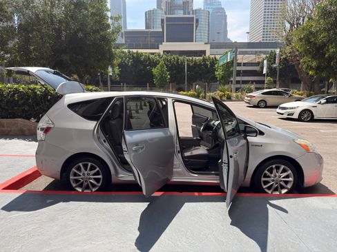 Used 2013 Toyota Prius V Five image 24