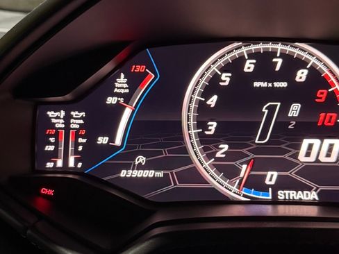 Used 2021 Lamborghini Huracan EVO image 18