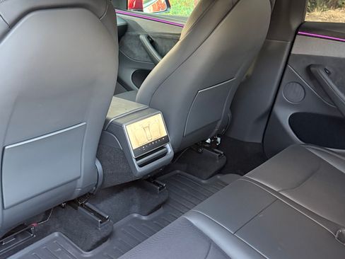 Used 2026 Tesla Model Y Long Range RWD image 10