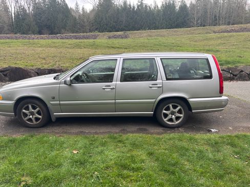 Used 2000 Volvo V70 SE image 6