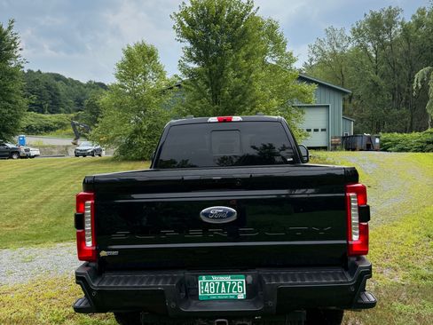 Used 2023 Ford F250 Lariat w/ Sport Appearance Package AWD/4WD image 5